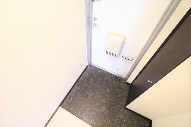 レオネクストコンフォール百々 玄関