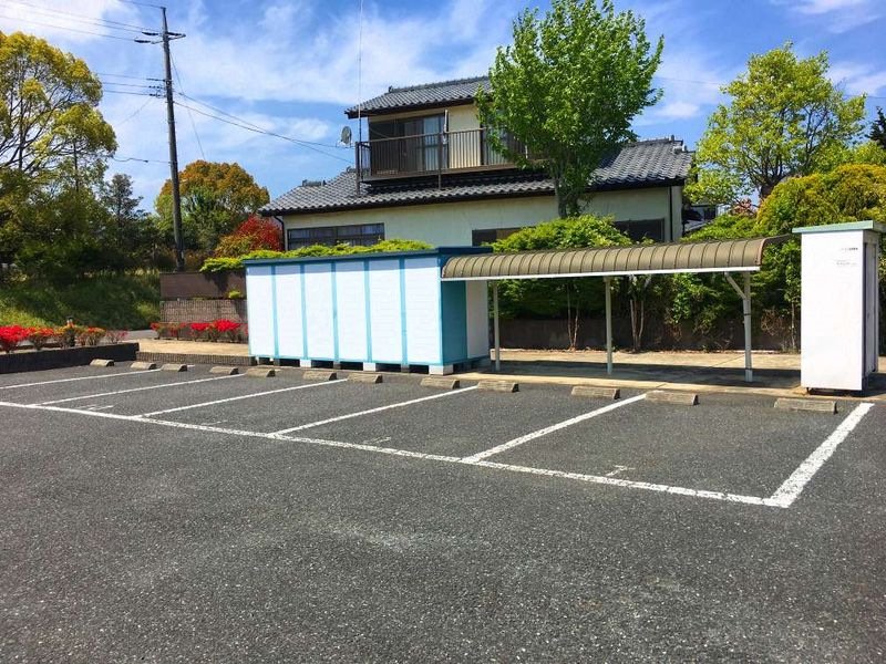 レオパレスリバーサイド 駐車場