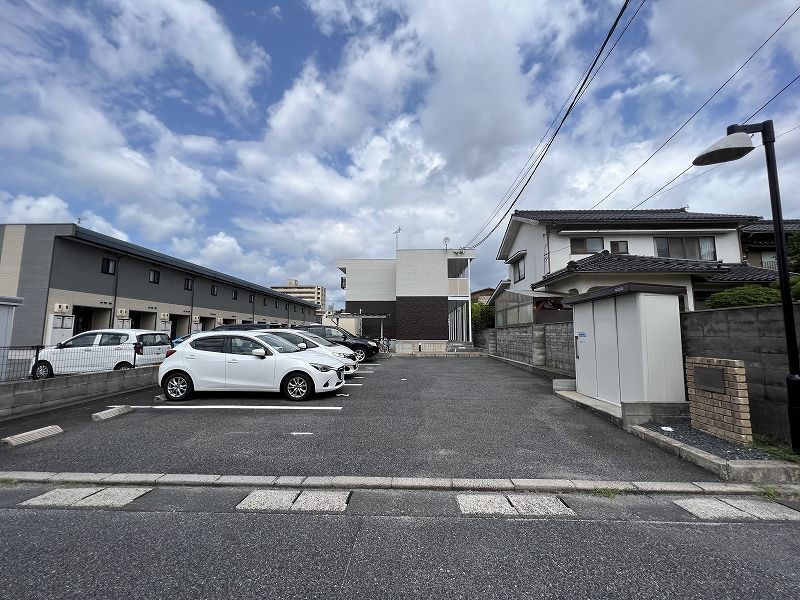 レオパレスウェルスⅡ 駐車場