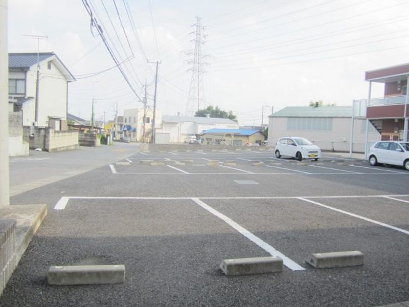 レオネクスト三の沢 駐車場