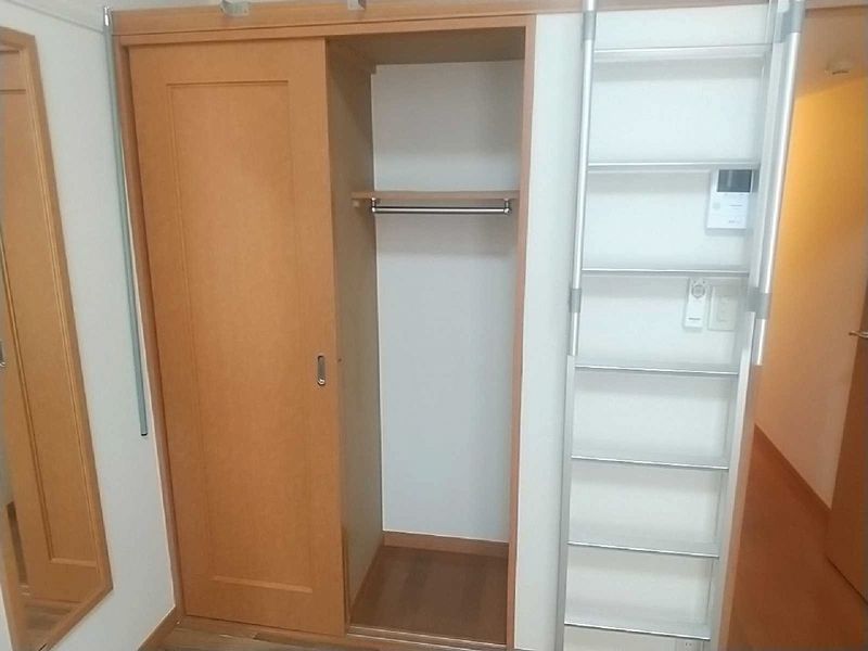 レオパレスいずみ 居間