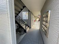レオパレスライブラ エントランス