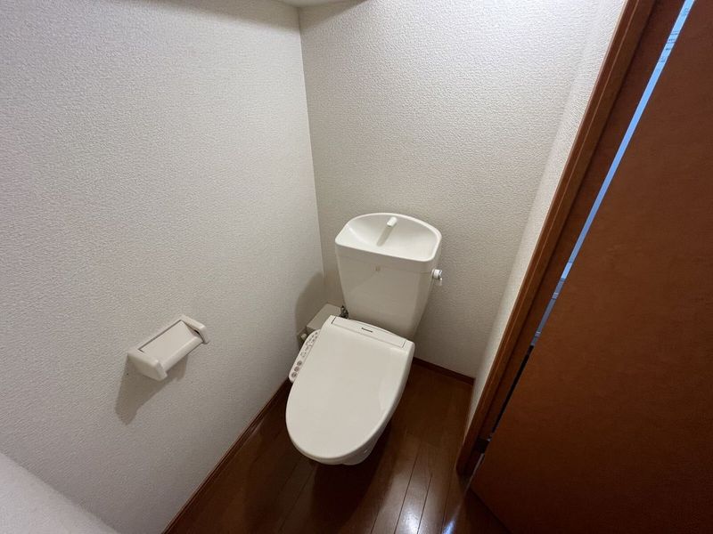 leopalace Highbridge Toilet