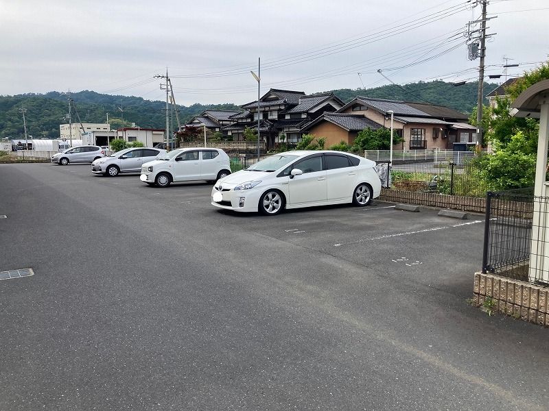 レオパレス石川 駐車場