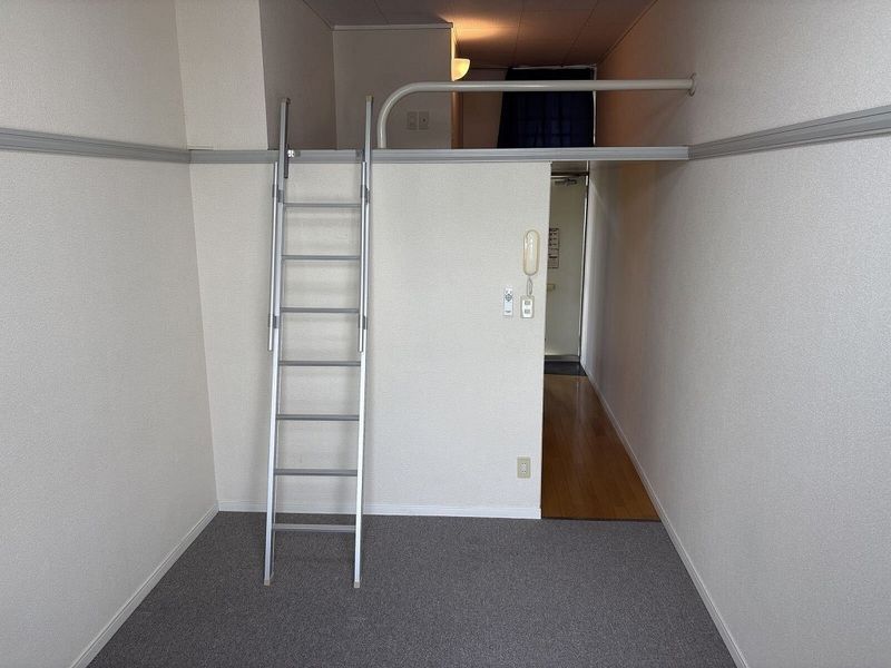 レオパレス本郷 居間