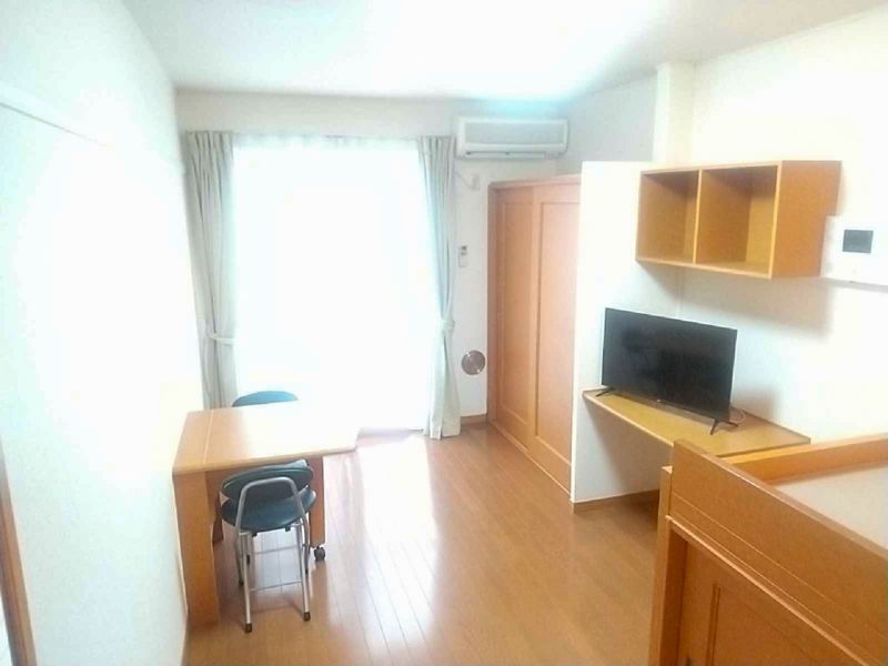 レオパレス慶弐番館 居間