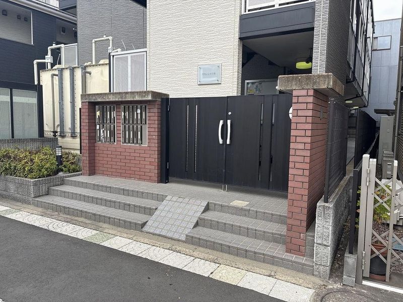 レオパレスグランシャリオ エントランス