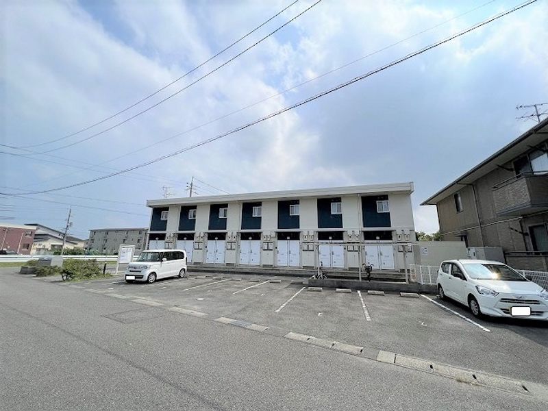レオパレスチェリッシュ 駐車場
