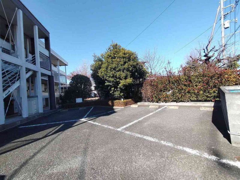レオパレスさくら小町 駐車場