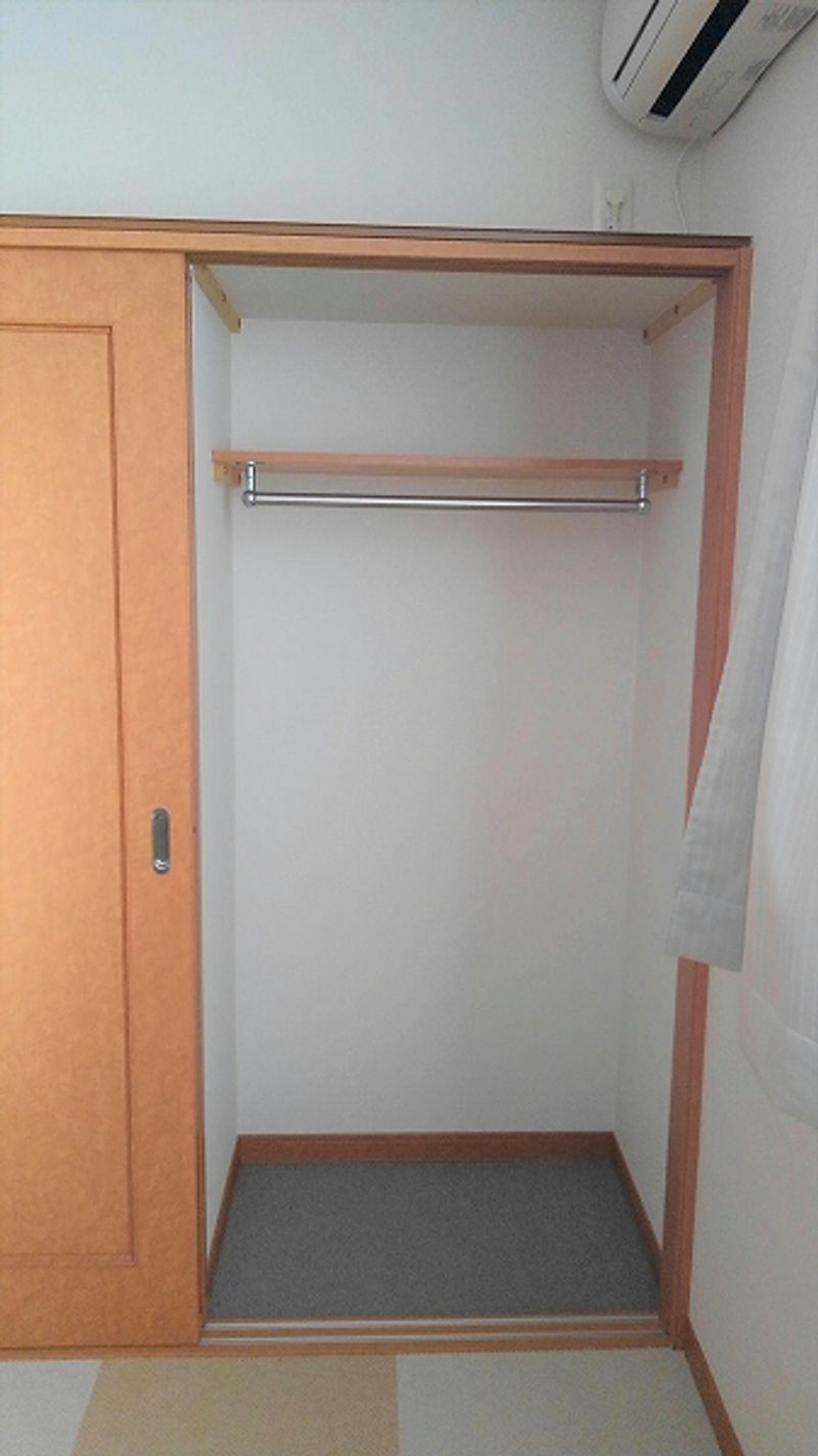 レオパレスクレシア 収納