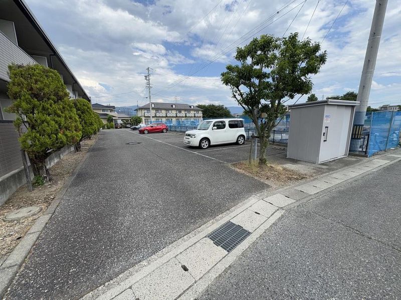 レオパレスハーモニー 駐車場
