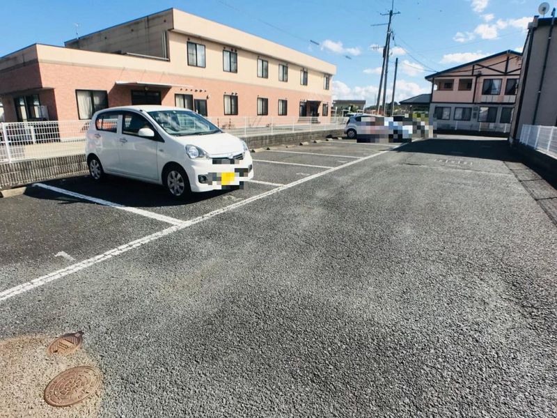レオパレスシャトー大塚 駐車場