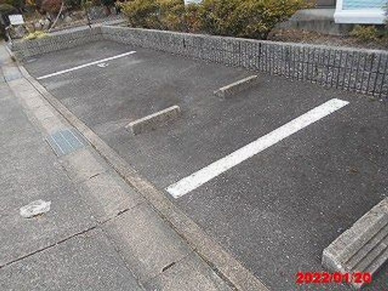 レオパレスミキ 駐車場