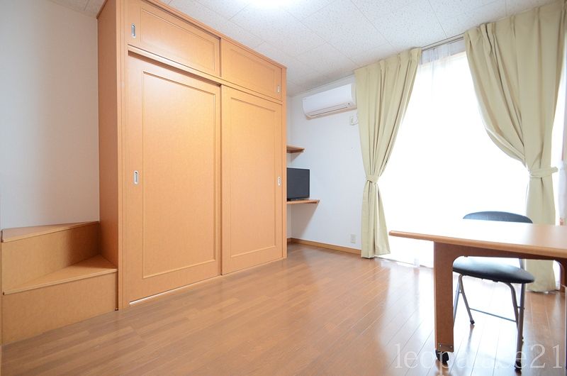 レオパレスサン徳王 居間