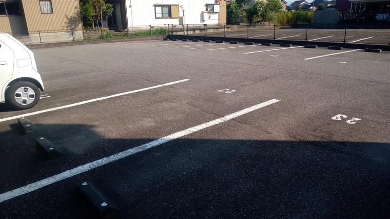 レオパレスアイフィールド 駐車場