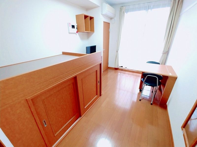 レオパレス堀田 居間