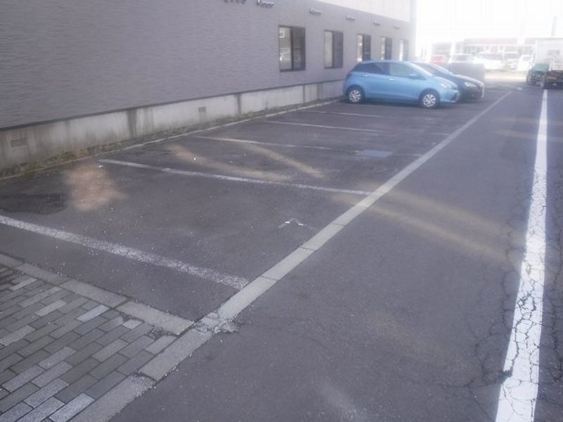 レオパレスアルト中島 駐車場