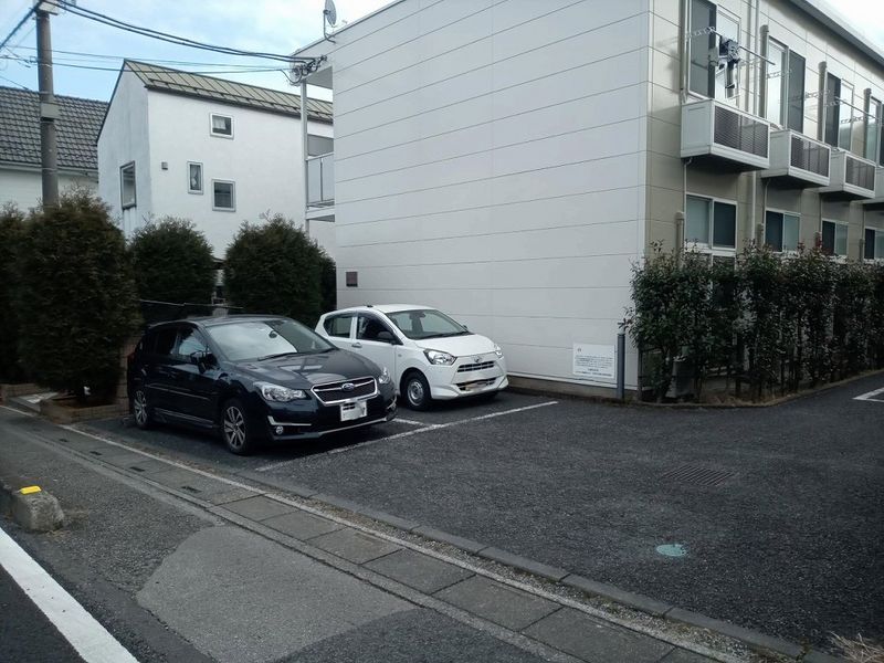 レオパレス鳩ケ谷本町 駐車場