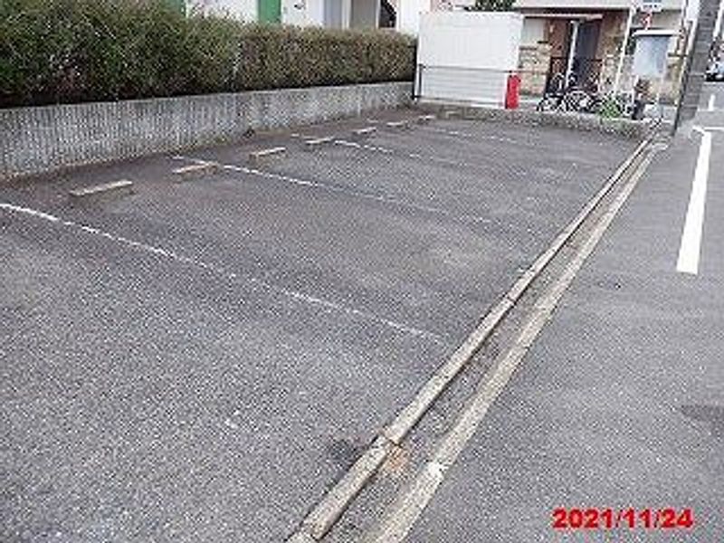 レオパレスリーリア 駐車場