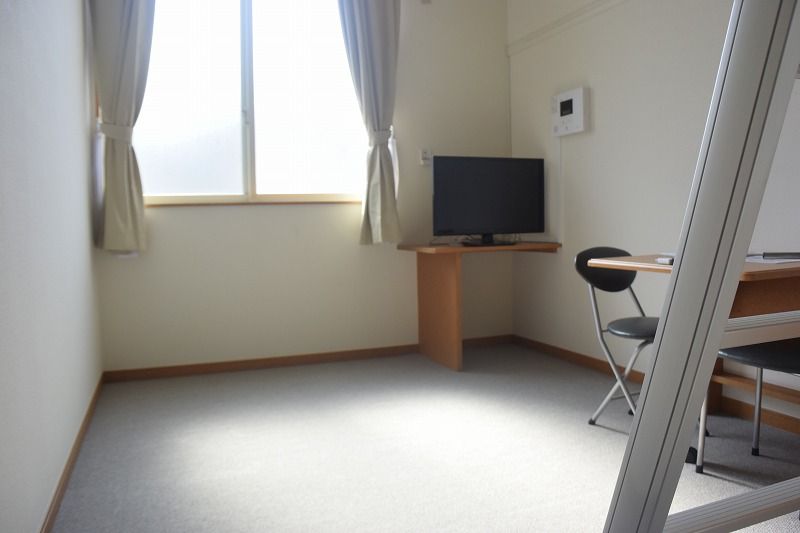 レオパレスオアシス 居間