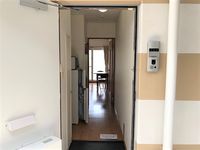 レオパレス西原 玄関