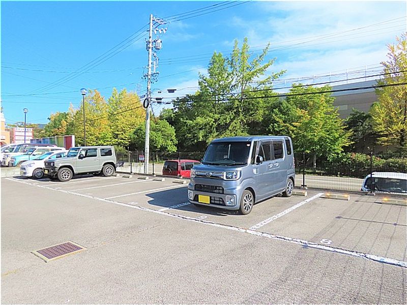 レオパレスカンテサンス 駐車場