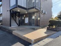 レオパレスさくら坂 エントランス