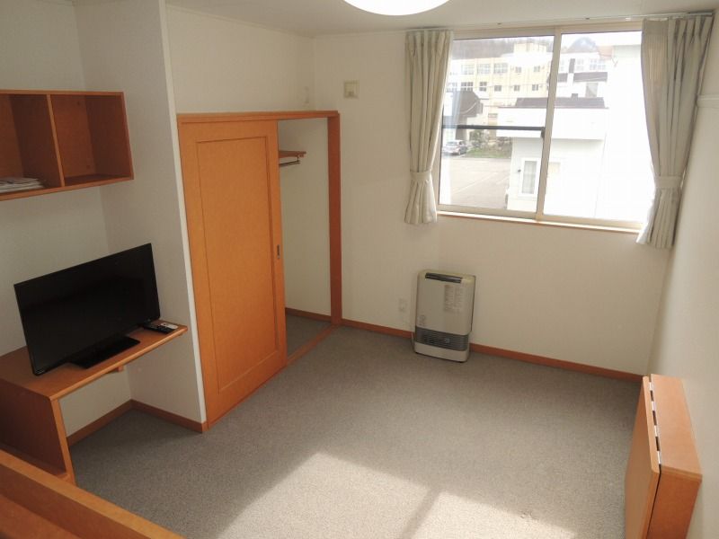 レオパレスコンフォート石山 居間