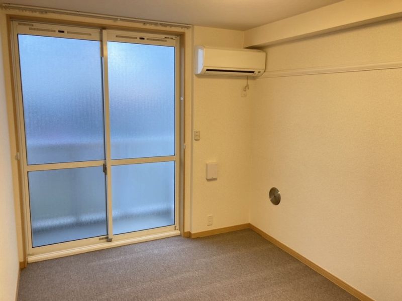 レオパレスＦＩＯＲＩ高松 居間