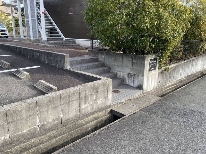 レオパレス赤池Ｂ エントランス