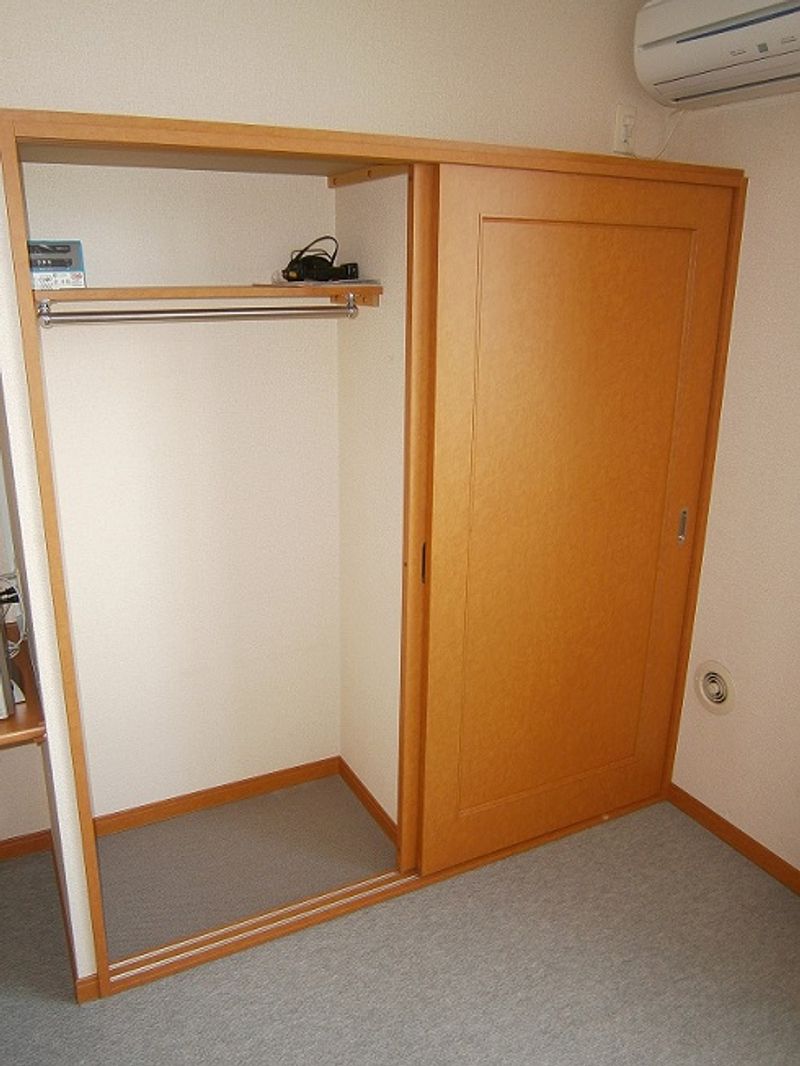レオパレスプレミール 収納