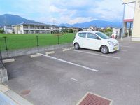 レオパレス御所 駐車場