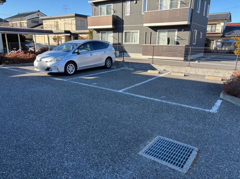 レオパレスエーデルハイムテヅカ 駐車場