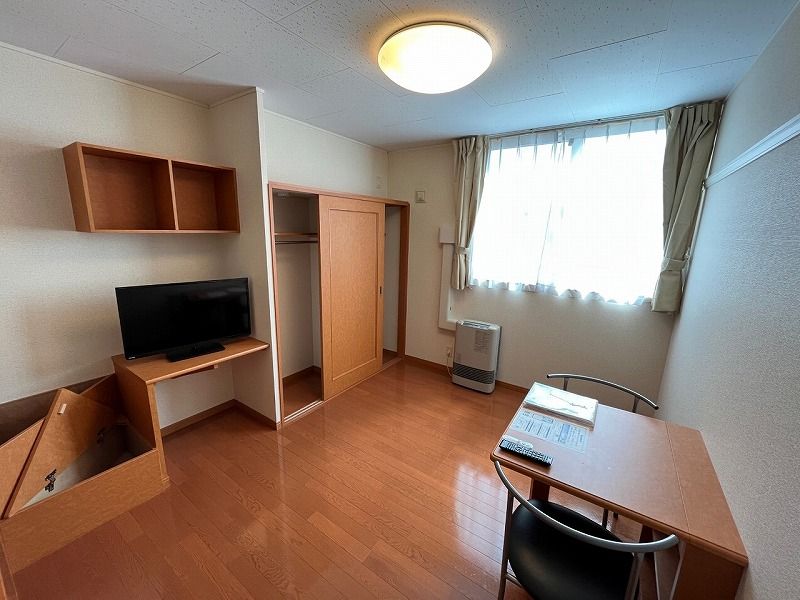 レオパレスヴォワドサンセス 居間