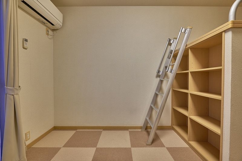 レオパレスレスト　清水 居間