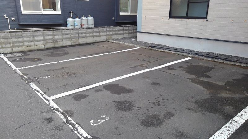 レオパレスパインコート 駐車場