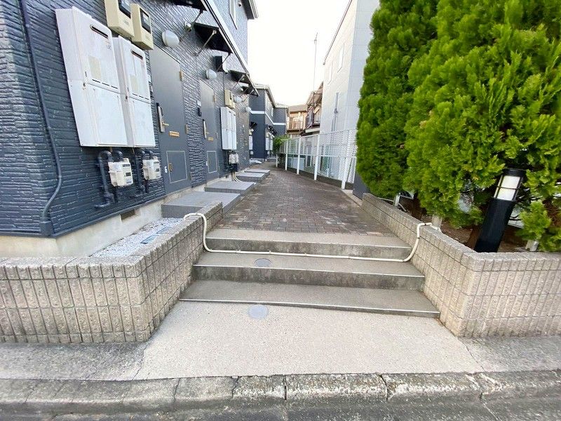 レオパレスライブリィスターⅡ エントランス