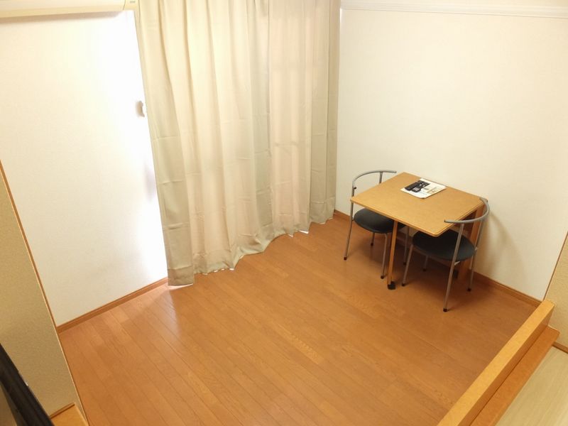 レオパレス横田レジデンス 居間