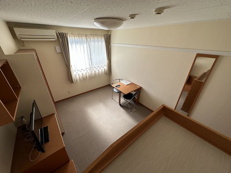 レオパレスカレーラ藤富 居間