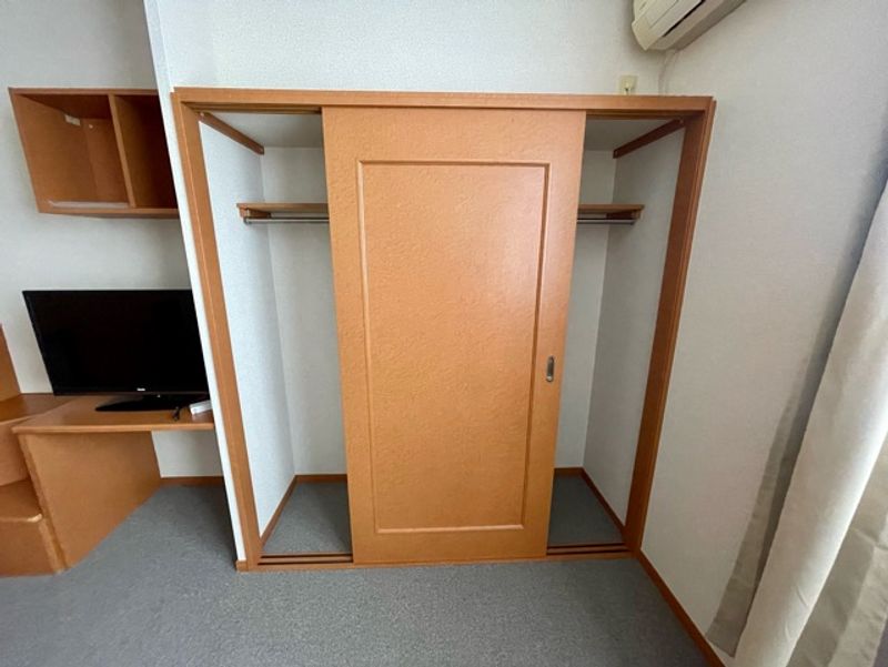 レオパレスグルヌーユ 収納