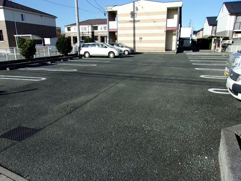 レオパレスアメニティアネックス 駐車場