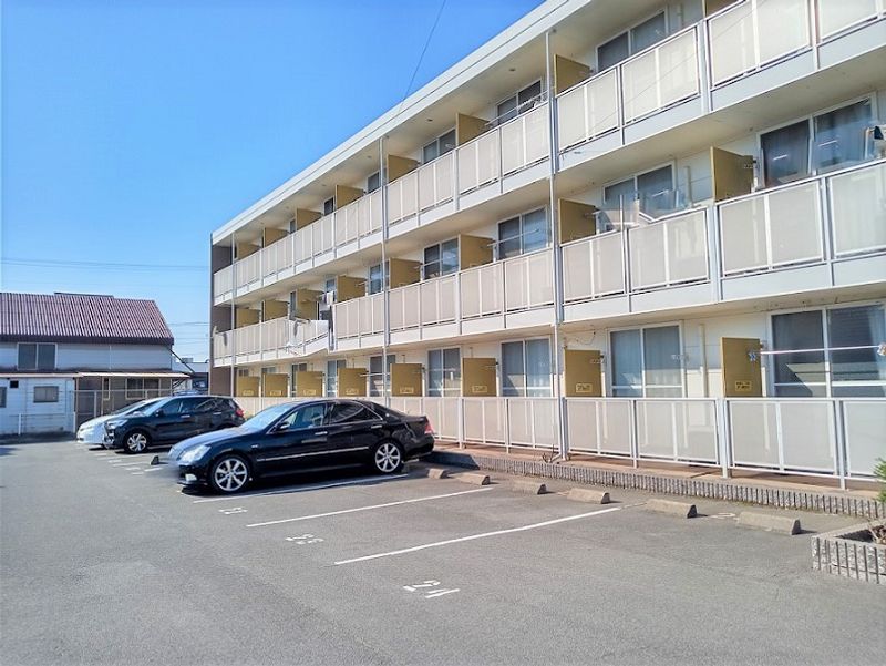 レオパレスアベニュー新涯 駐車場