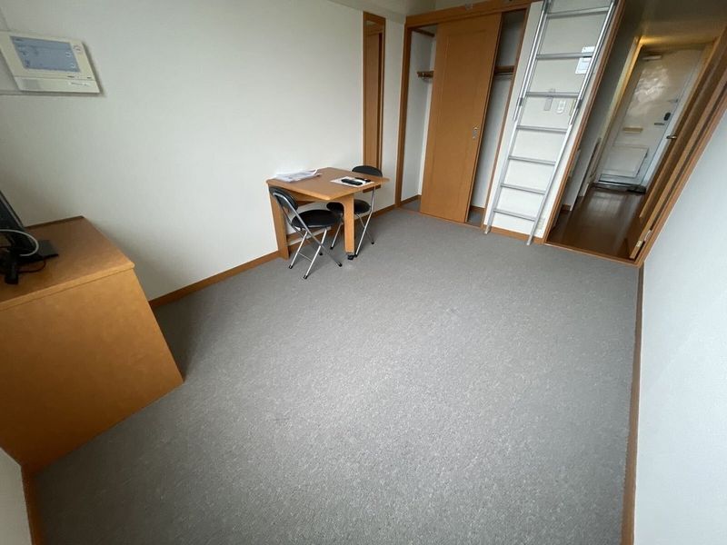 レオパレスミッドフォート 居間