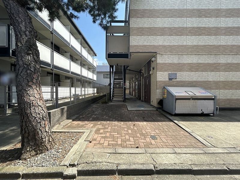 レオパレス堤方 エントランス
