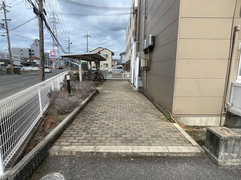 レオパレス楠見中 エントランス