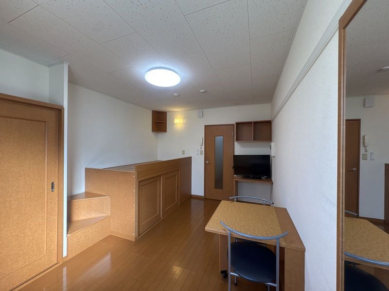 レオパレスコンフィアンス 居間