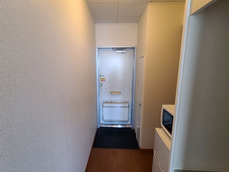レオパレスアツモリ 玄関