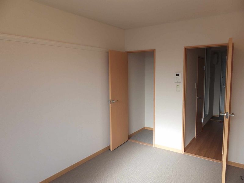 レオパレスプランドール鶴見 居間