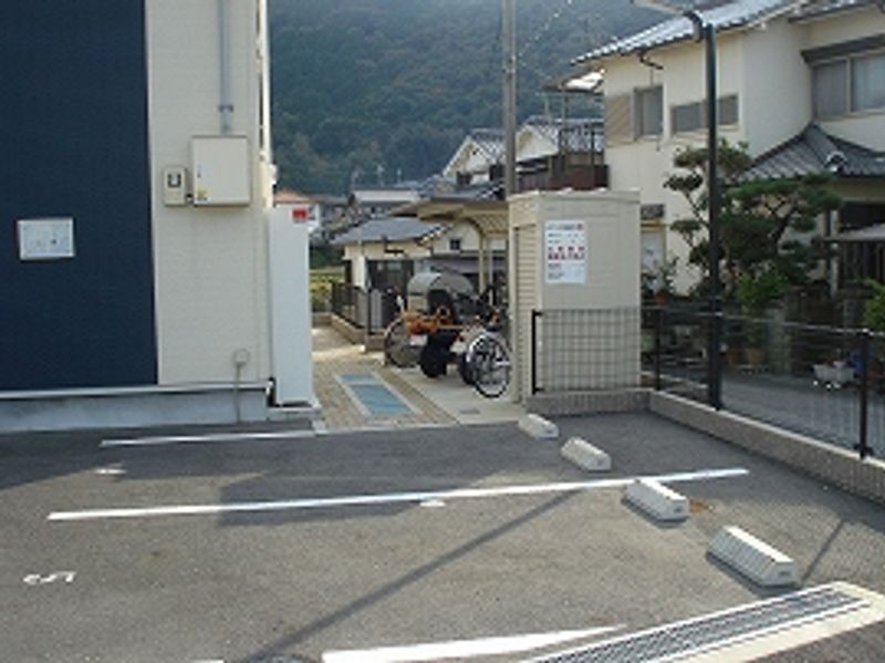 レオネクスト丁田 駐車場