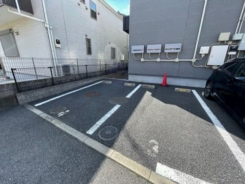 レオパレスレグルス 駐車場